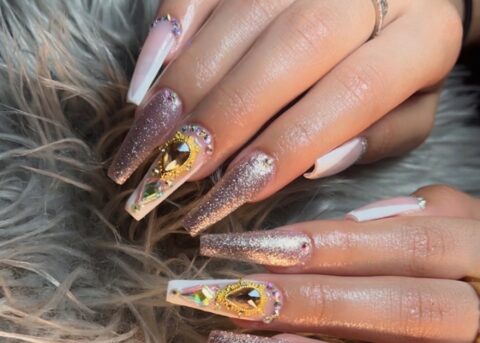 metallic nails gold jewels